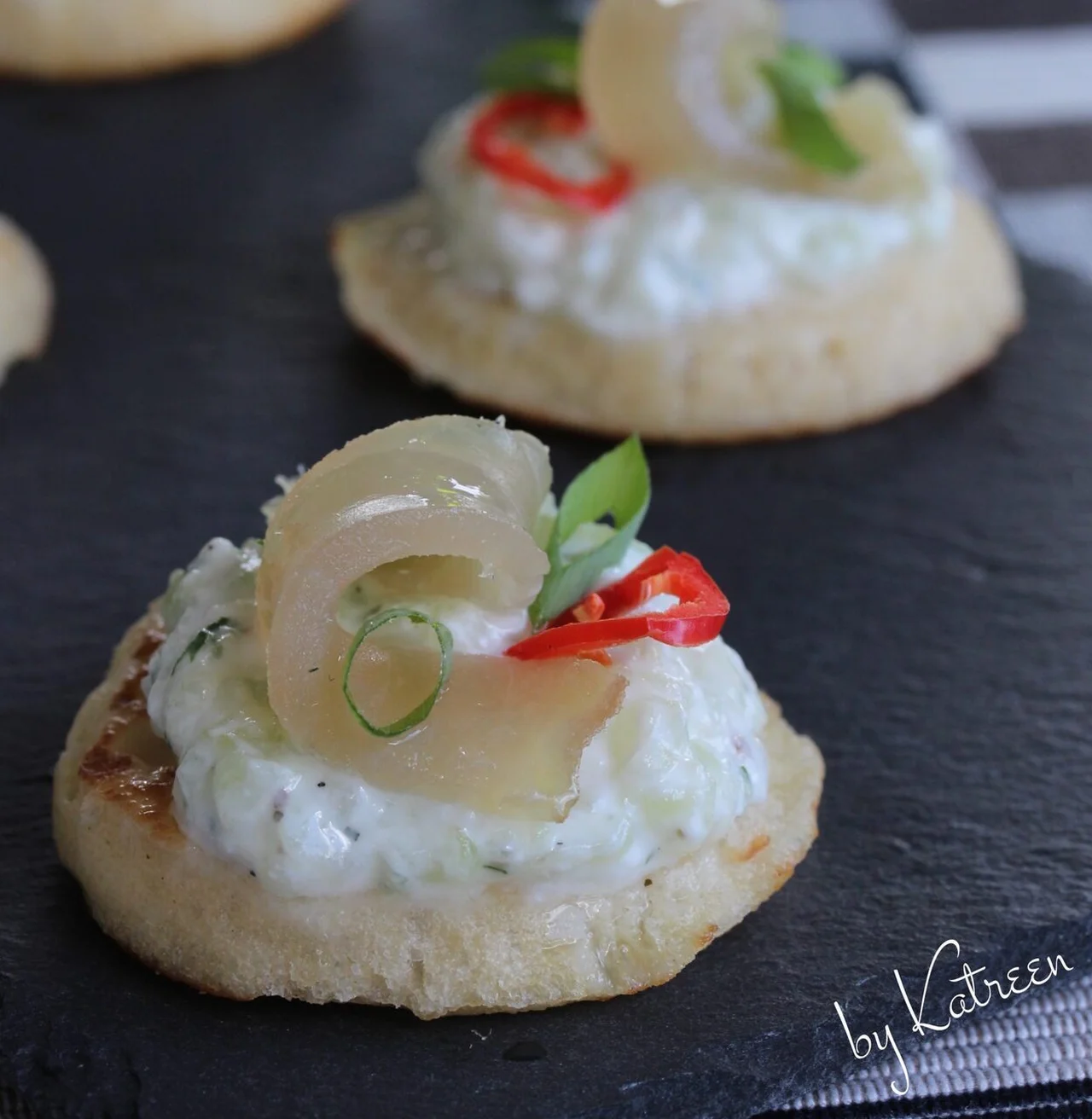 Canapés de marlin fumé et concombre