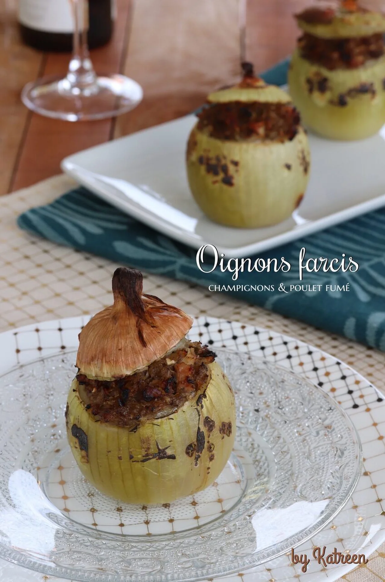 Oignons farcis aux champignons et poulet fumé