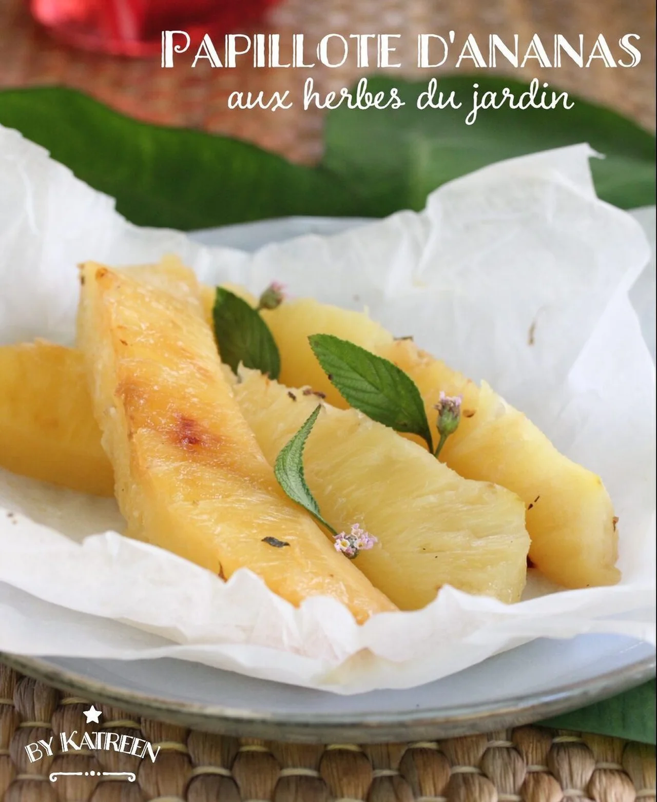 Papillote d'ananas aux herbes du jardin