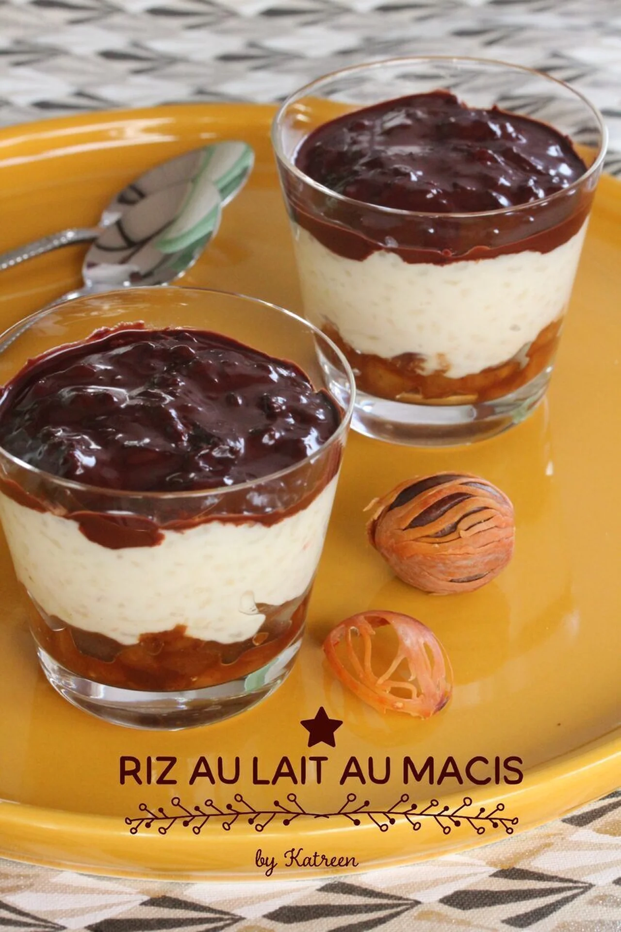 Riz au lait au macis et coque au chocolat