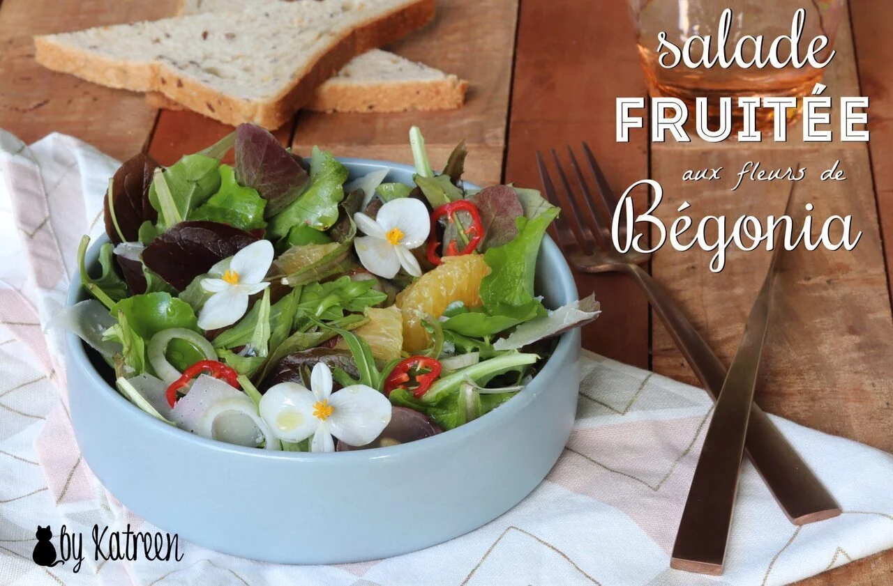 Salade fruitée aux fleurs de bégonia