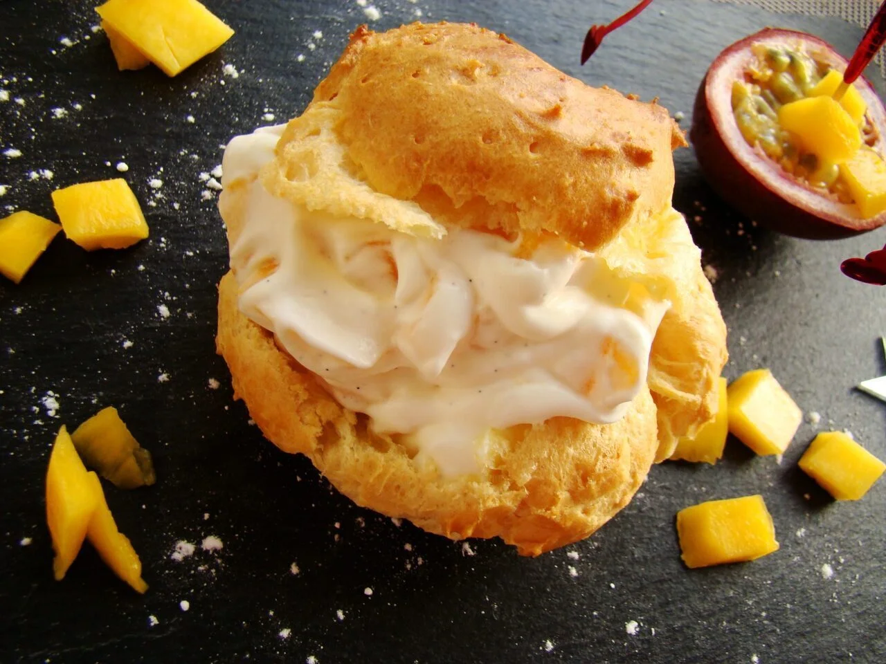 Choux chantilly et mangue