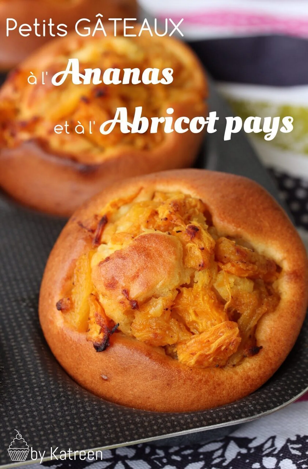 Gâteaux à l'ananas et à l'abricot-pays