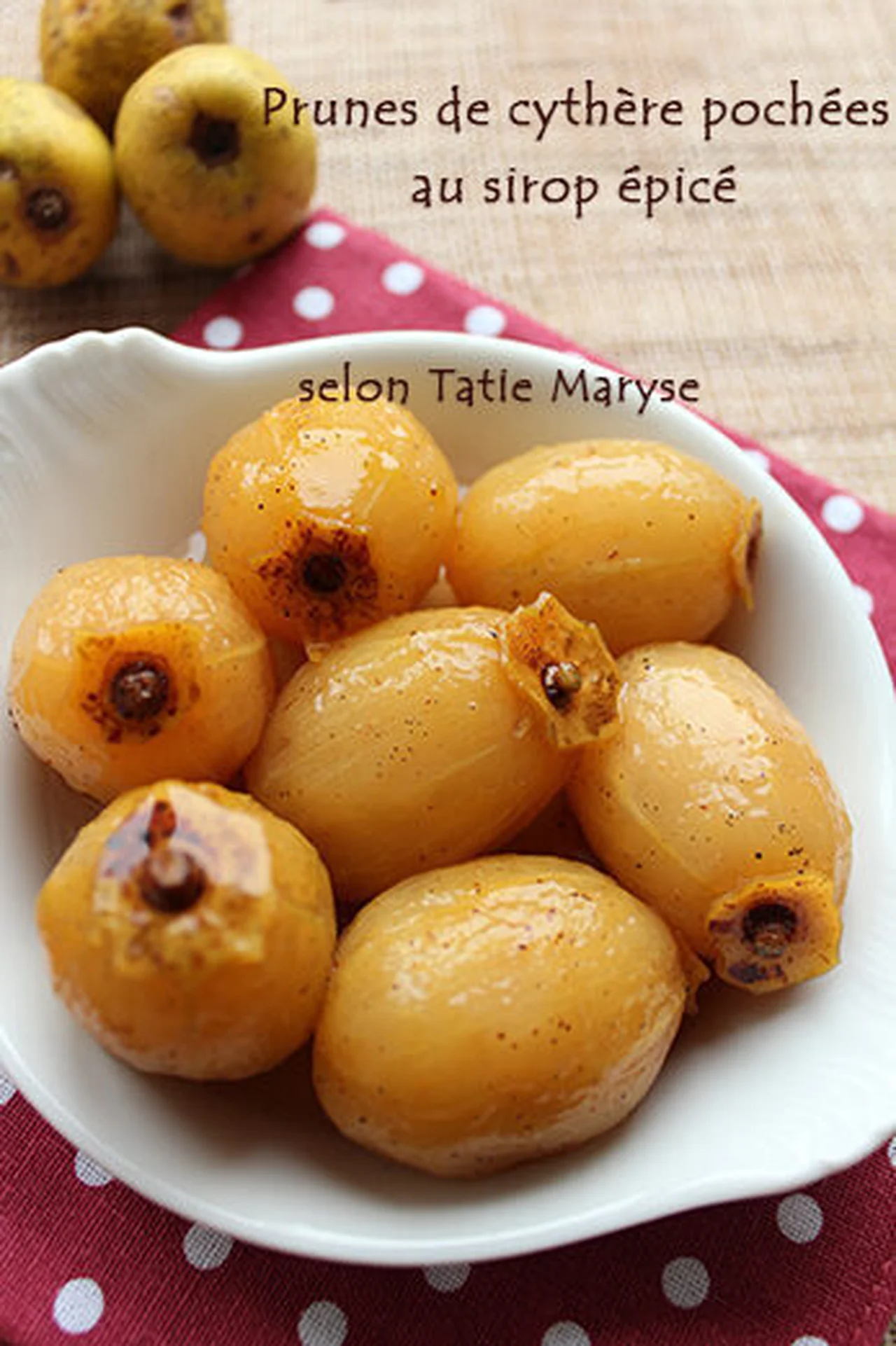 Prunes de cythère pochées au sirop épicé