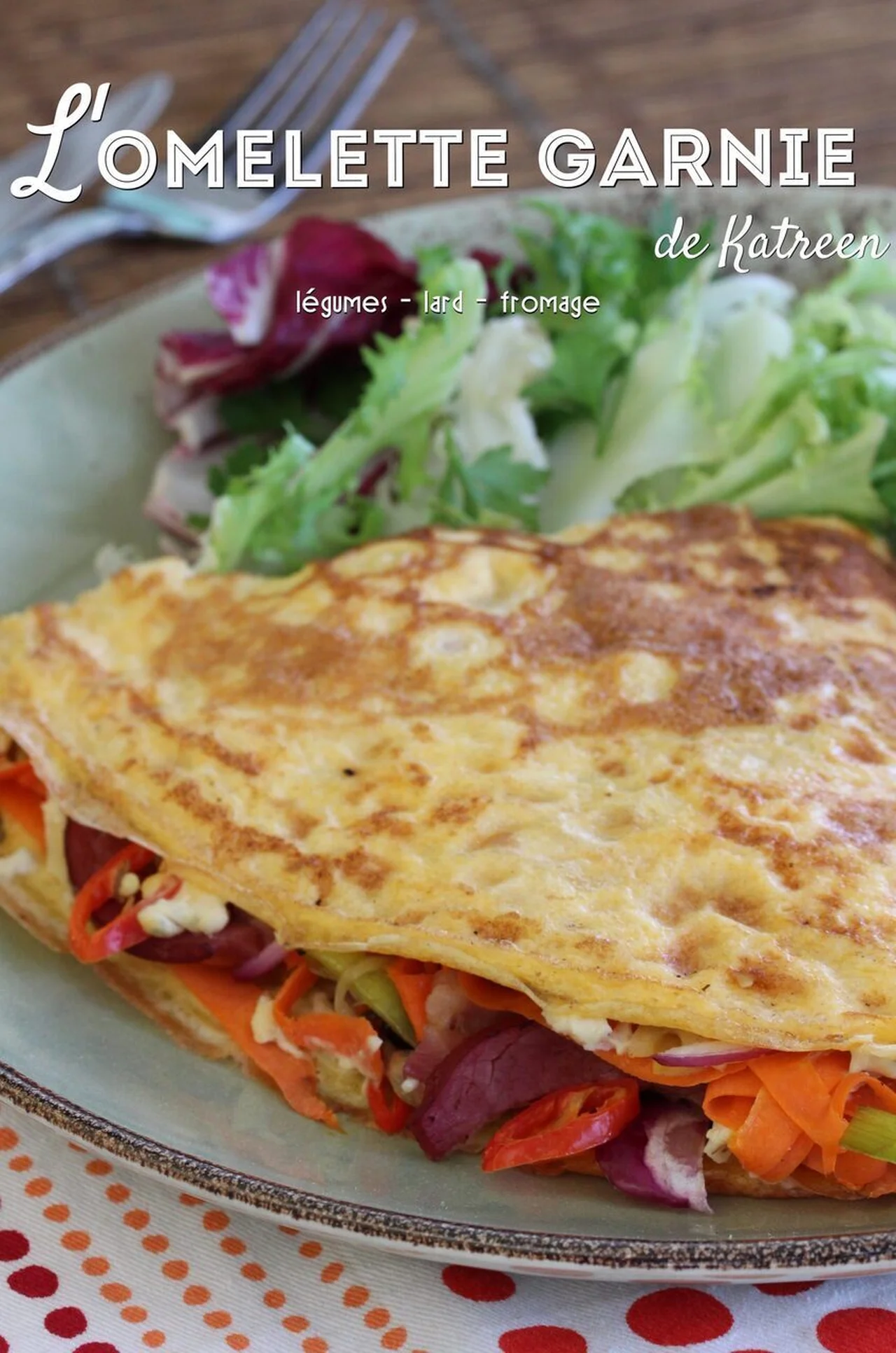 Omelette garnie aux légumes et lard fumé