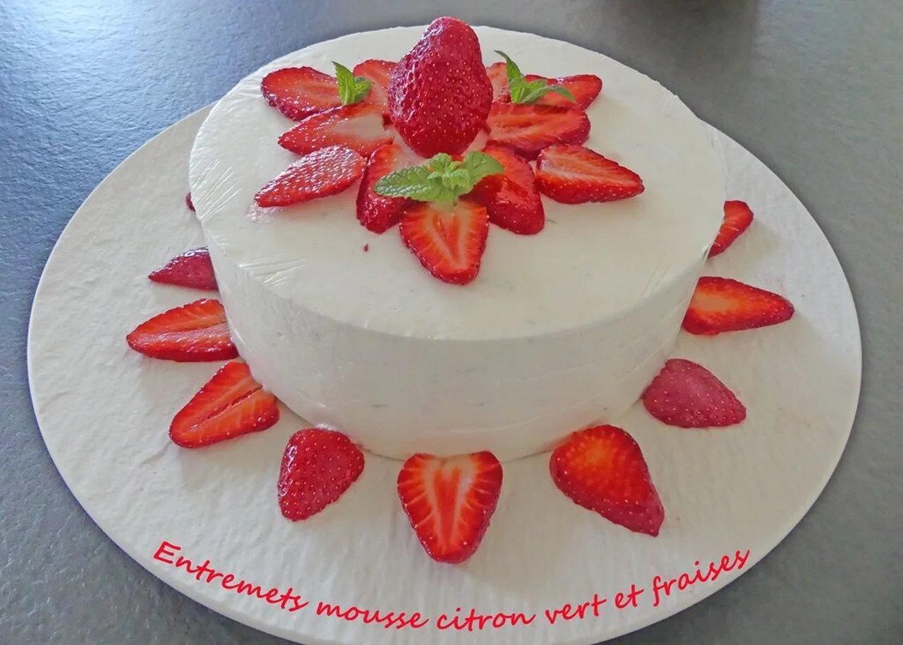 Entremets mousse citron vert et fraises