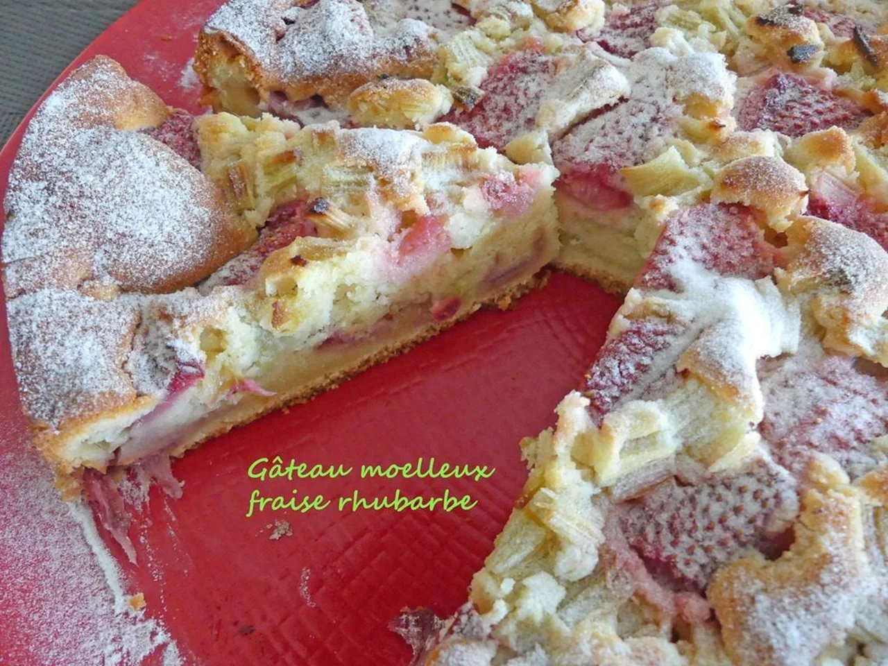 Gâteau moelleux fraise rhubarbe