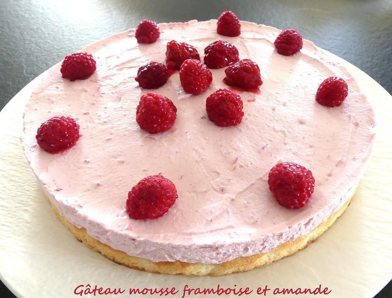 Gâteau mousse framboise et amande