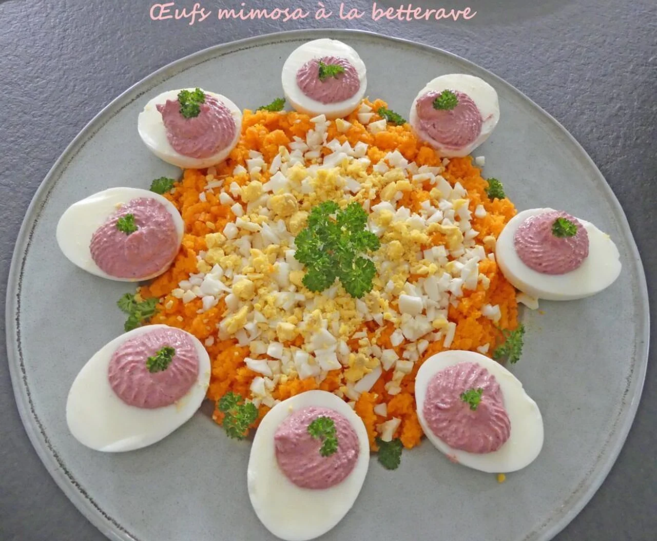 Œufs mimosa à la betterave