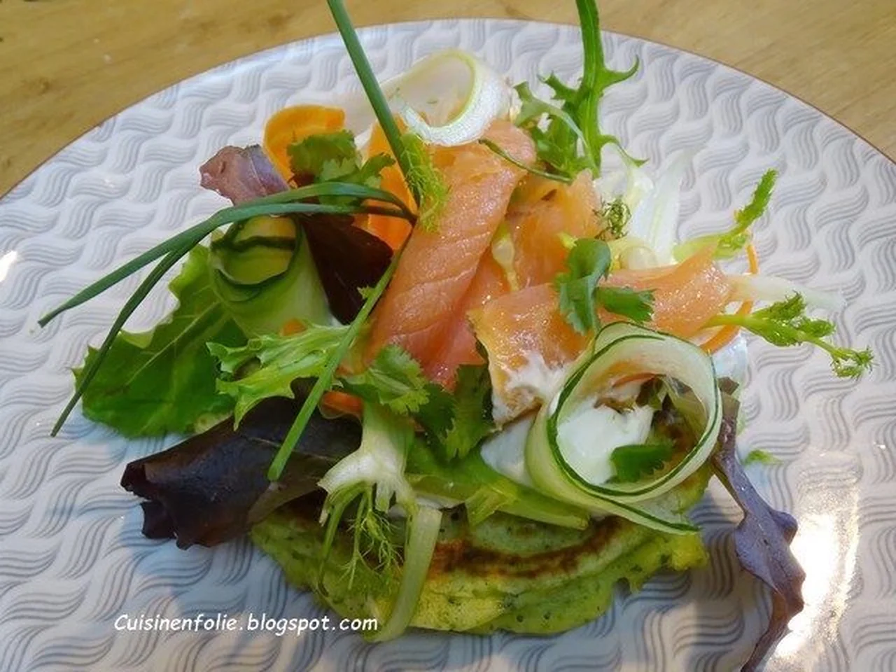Blinis au pesto, crème fouettée, saumon fumé et fenouil