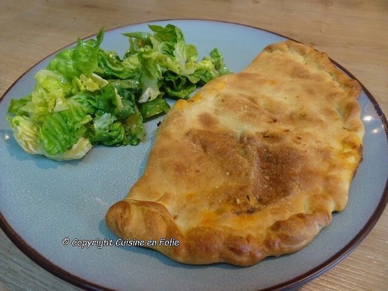 Calzone ricotta, prosciutto, mozzarella et basilic