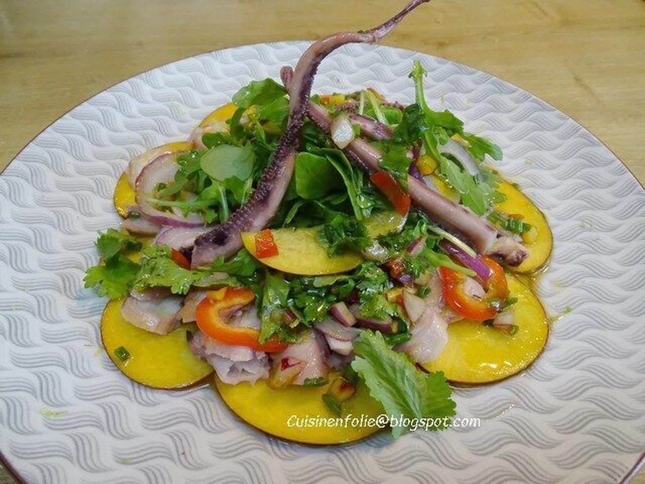 Carpaccio de poulpe, nectarine et roquette chimichurri