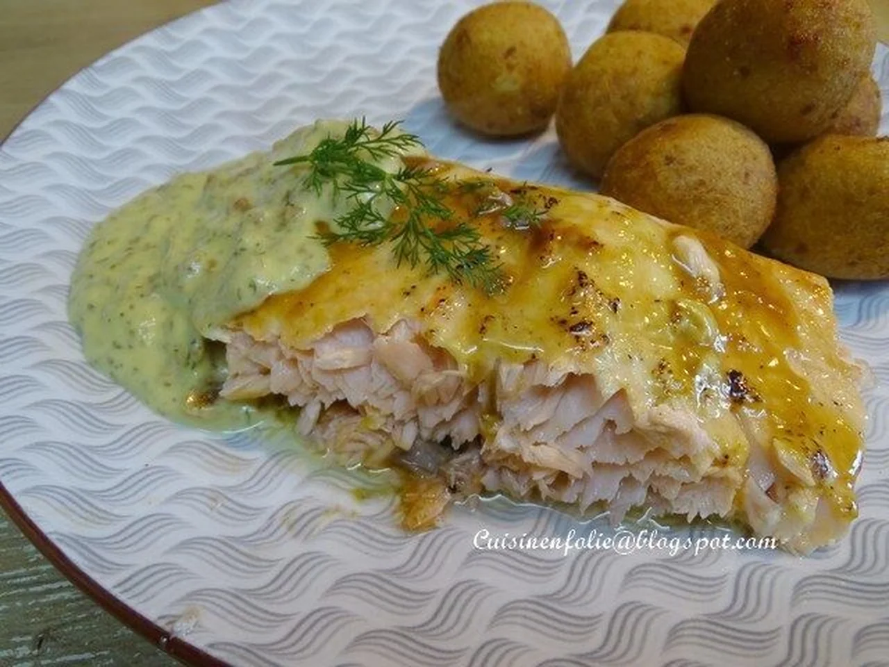 Dos de saumon sauce moutarde, miel et aneth