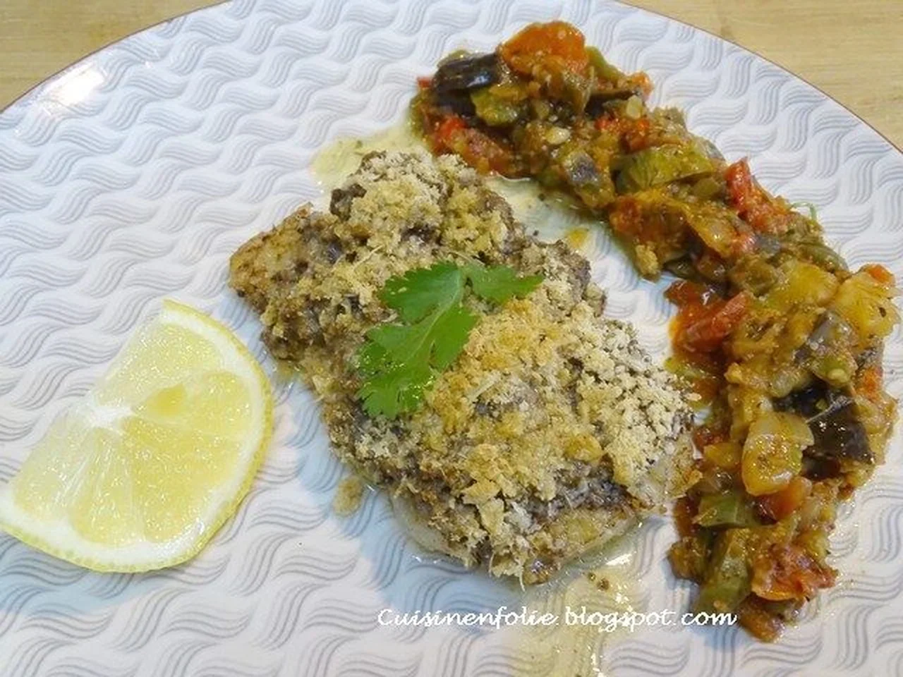 Filets de cabillaud en croûte de tomates confites et tapenade