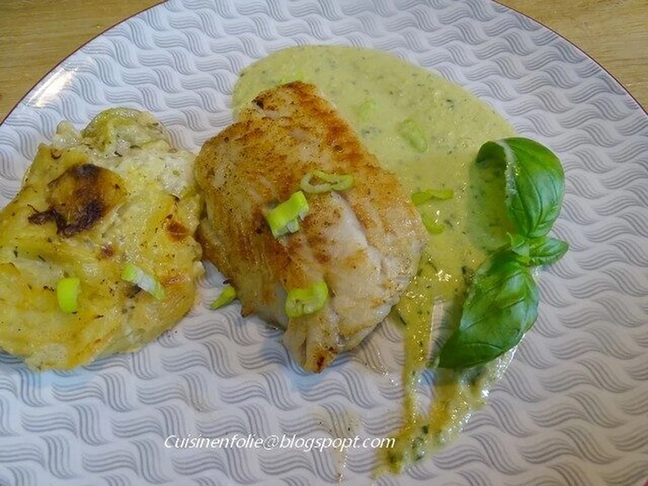 Filets de lieu noir à la crème de basilic et courgettes