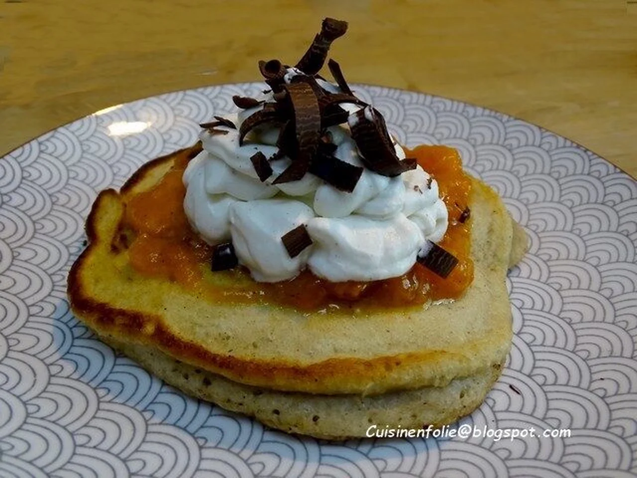 Pancakes banane, pépites chocolat, coulis abricot