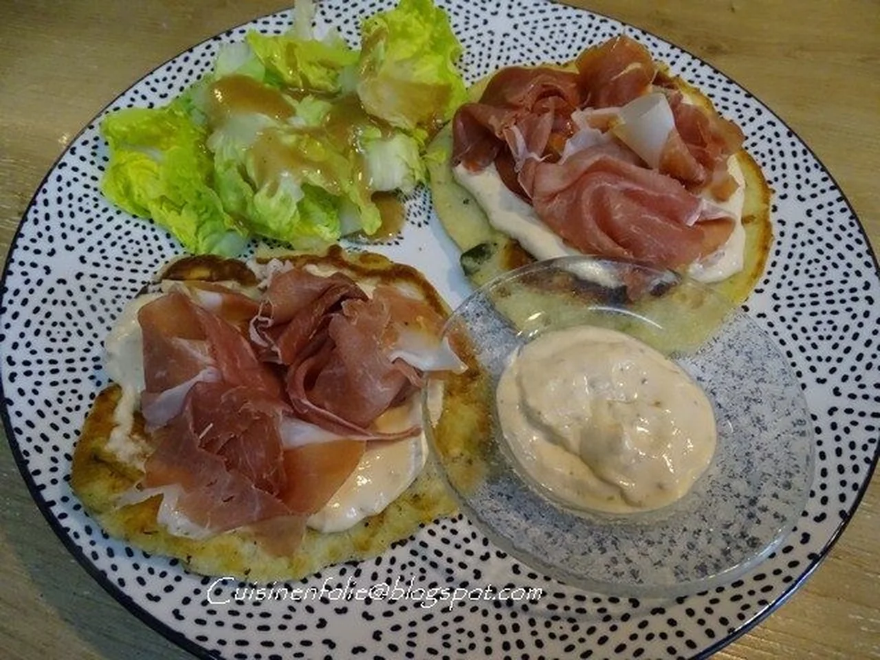 Pancakes aux poireaux, saumon fumé ou jambon de Parme