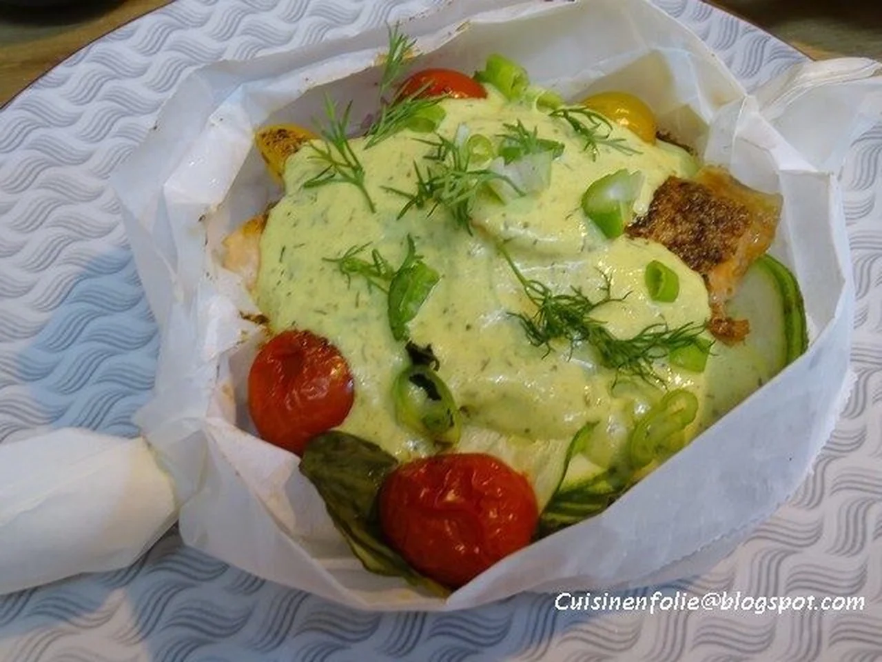 Papillotes de saumon, sauce crème de courgette et basilic
