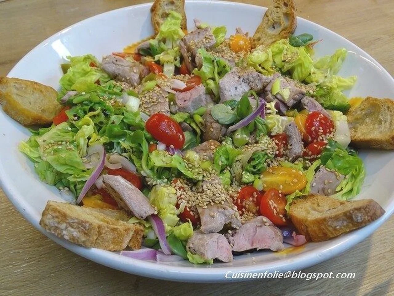 Salade d'aiguillettes de canard, sauce Tahini