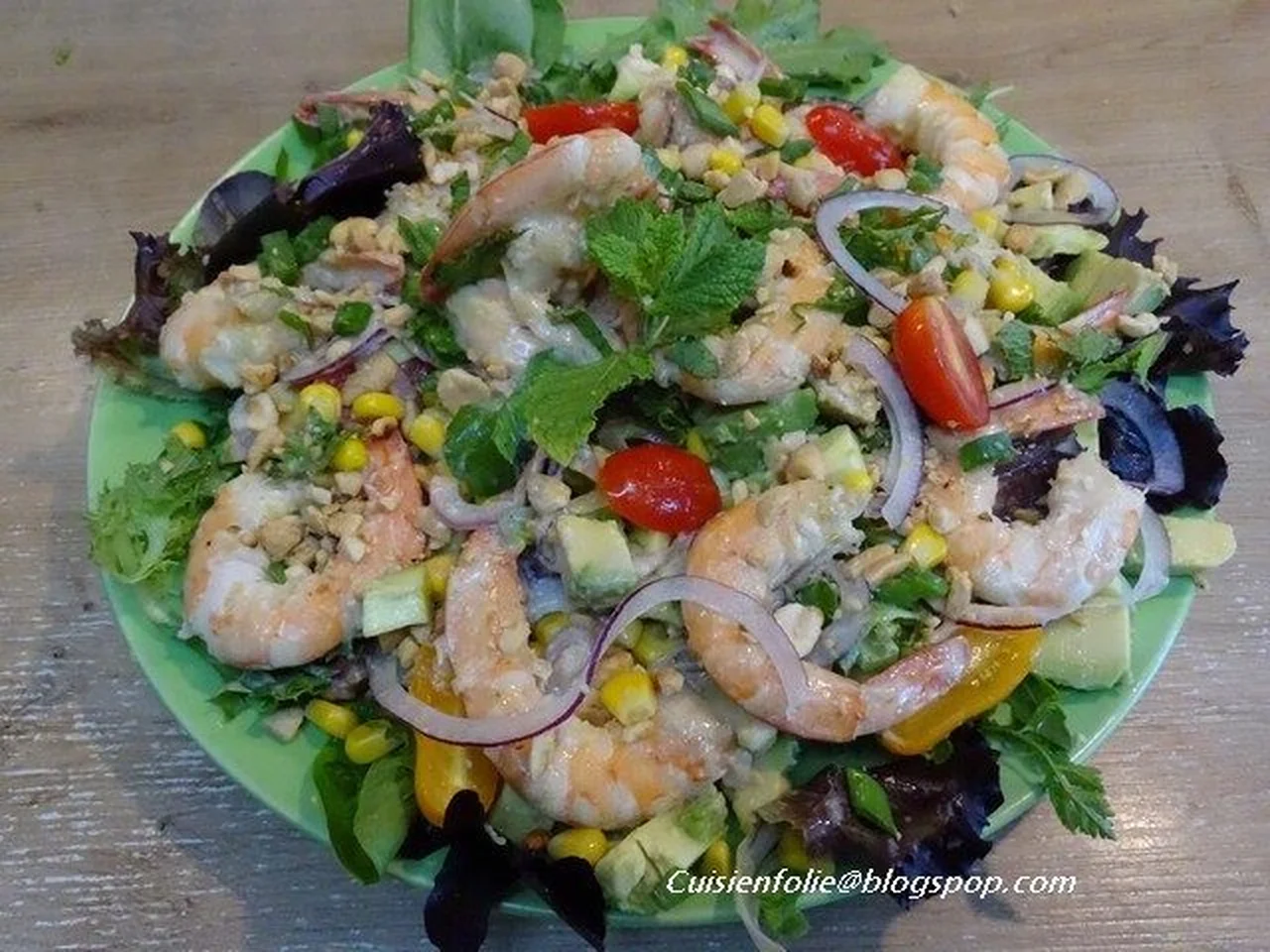 Salade de gambas au maïs, avocat, courgette sauce sésame coco