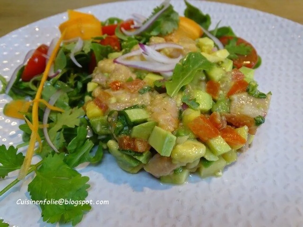 Tartare de saumon à l'ananas et avocat