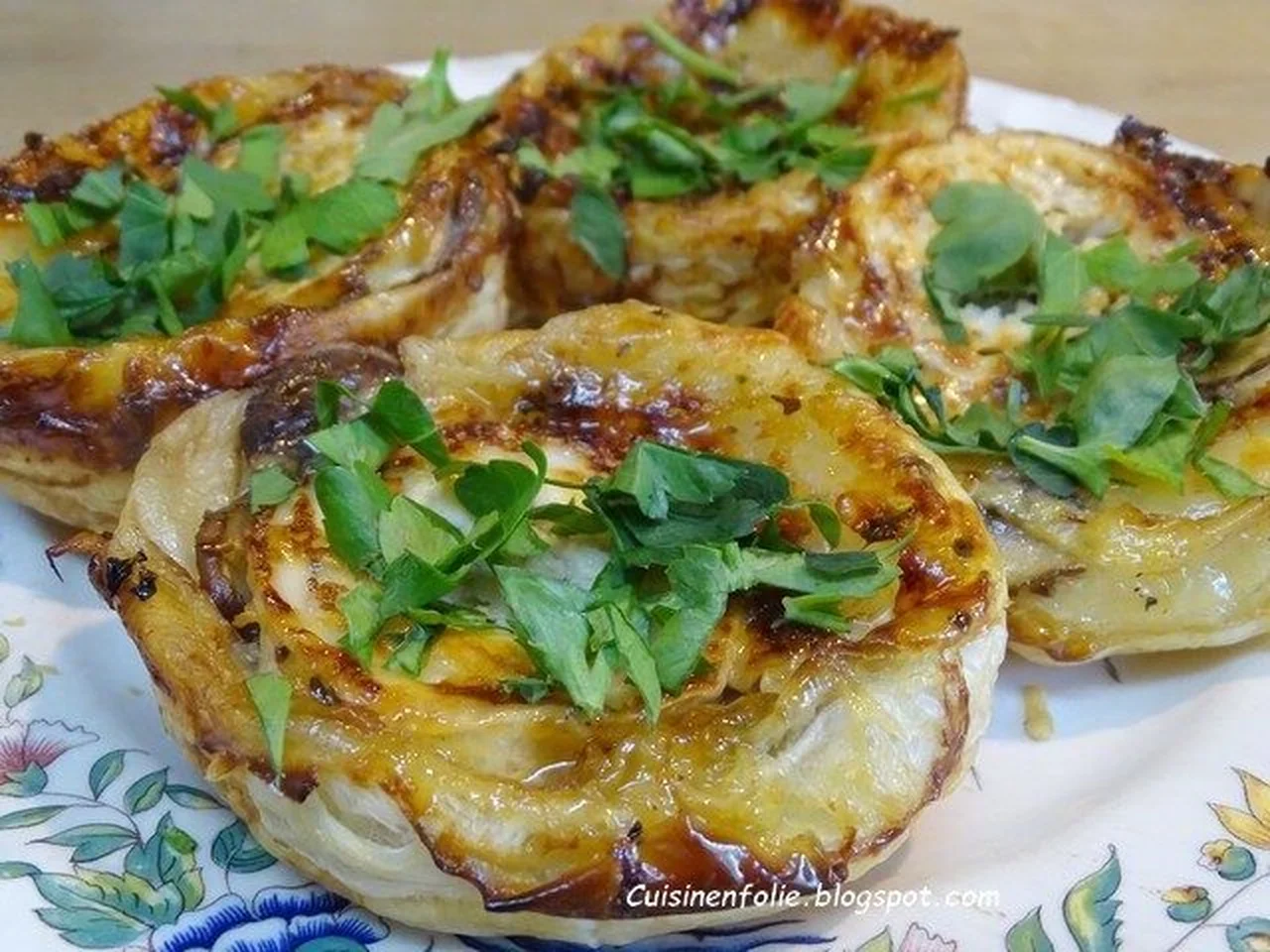 Tartelettes chèvre, miel, champignons et pesto