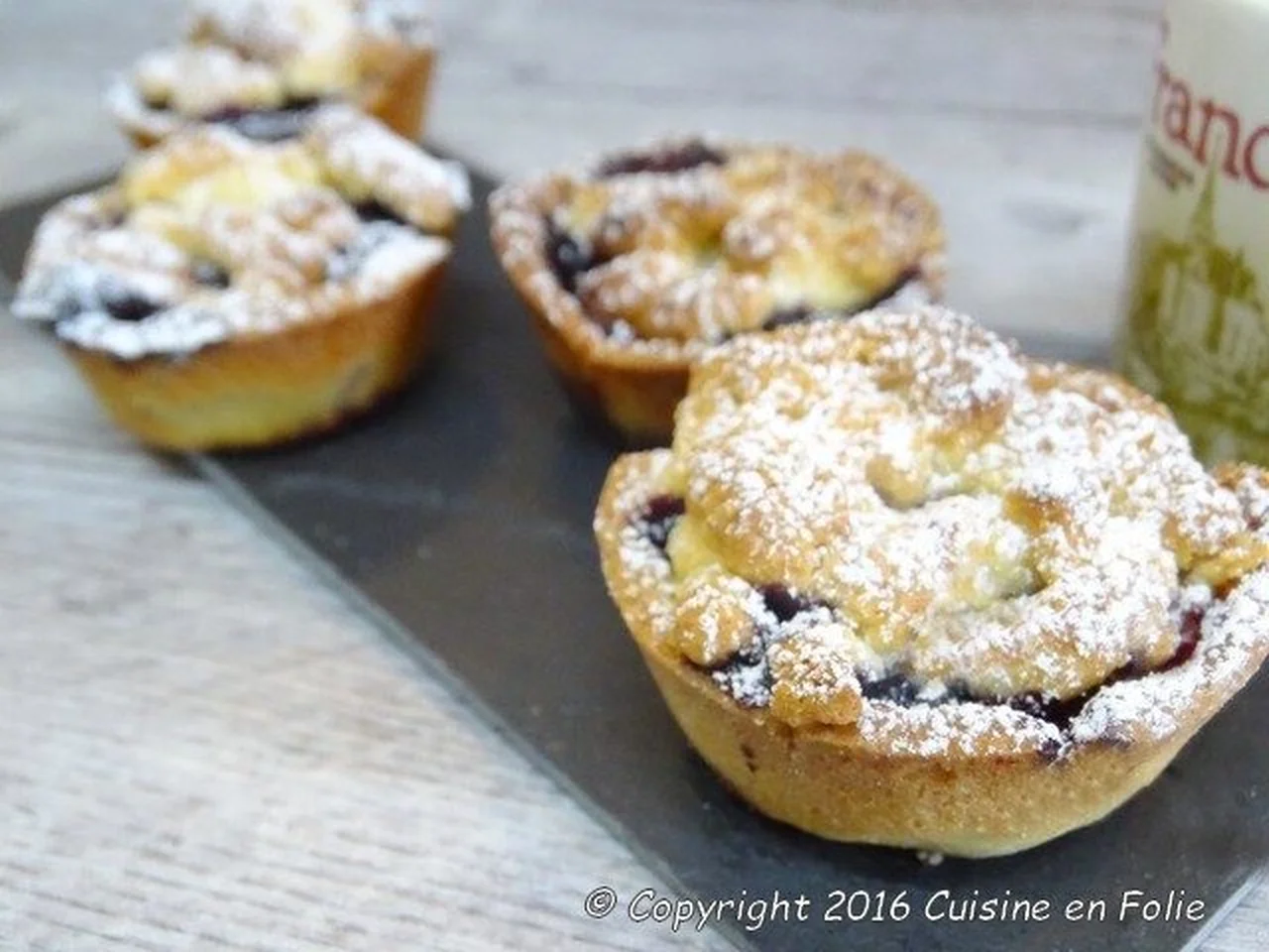 Tartelettes sablées crumble aux fruits rouges