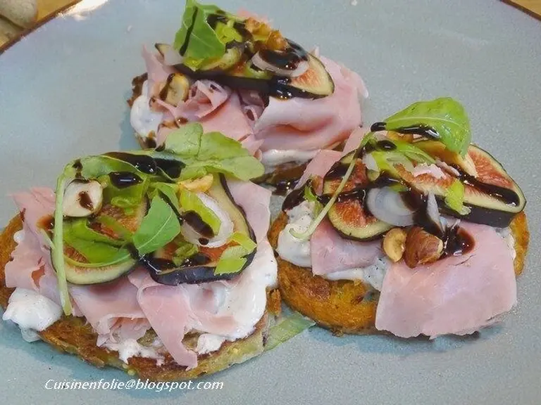 Tartines rôties figues, fromage frais, prosciutto