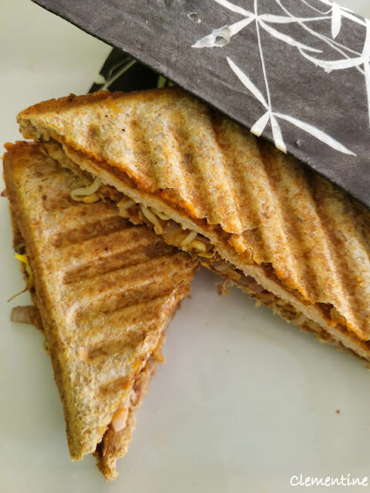 Croque-monsieur asiatique au beurre de cacahuètes