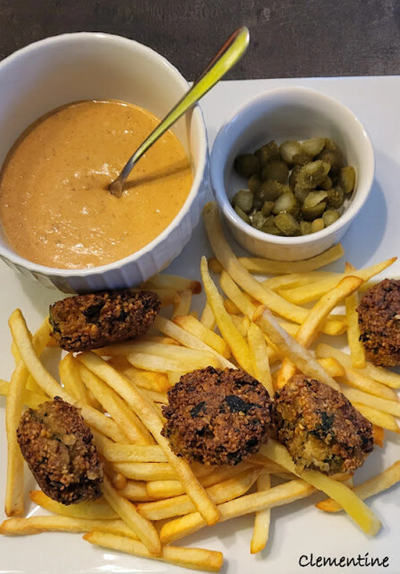 Falafels avec sauce aux cacahuètes et tahini