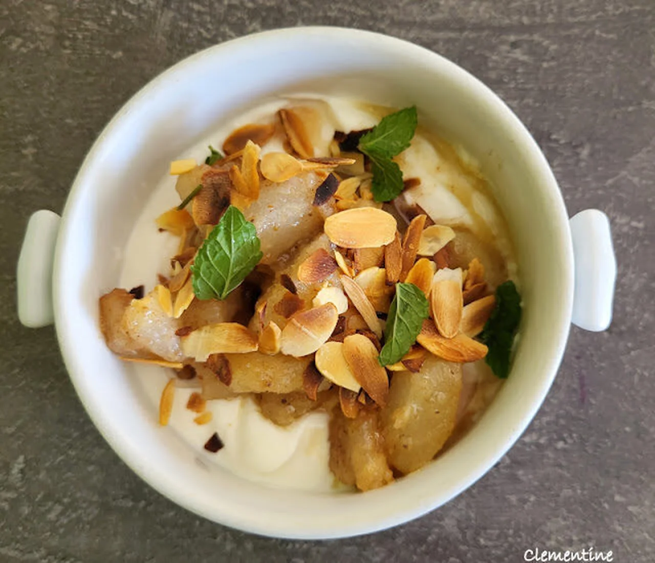 Fromage blanc aux poires et amandes