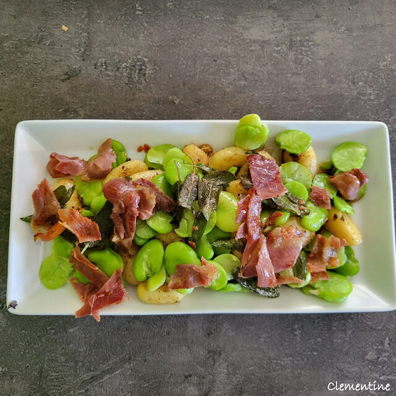 Gnocchi aux fèves, jambon de parme et ricotta