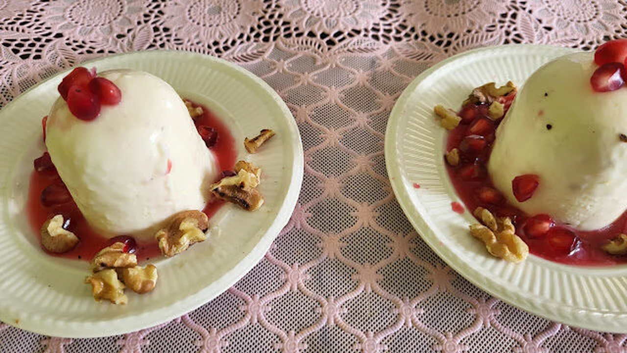 Panna cotta au fromage et graines de grenade