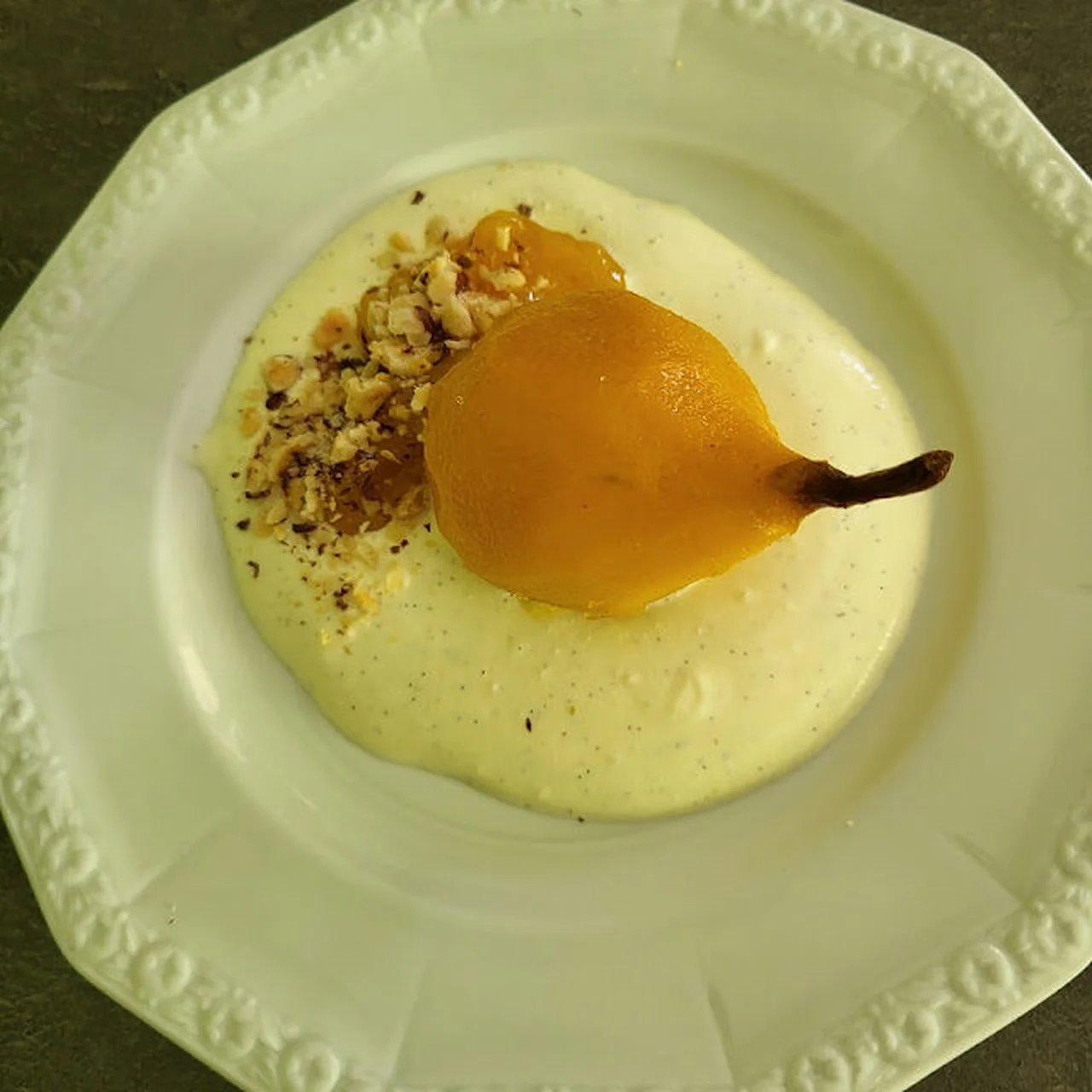 Poires rôties au gingembre, mascarpone et noisettes