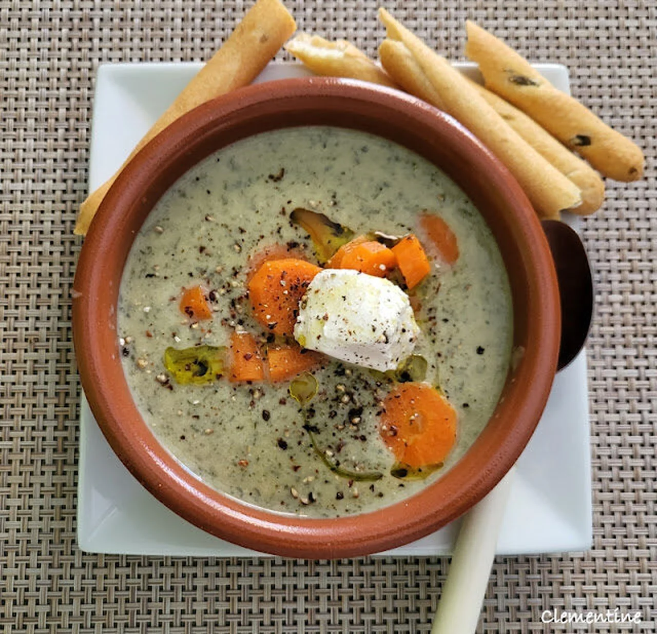 Soupe aux fanes de carottes