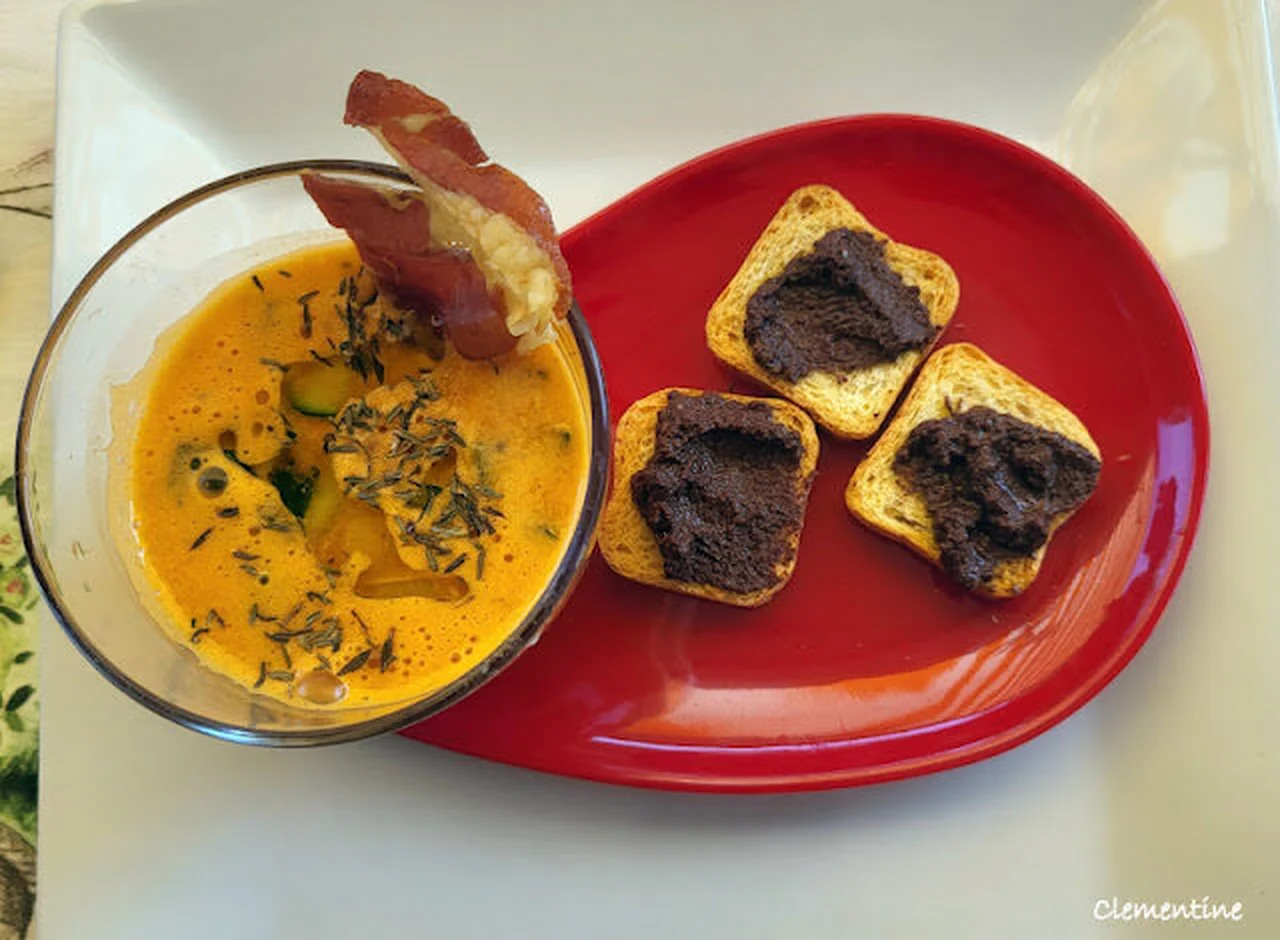 Soupe givrée de pastèque aux chips de jambon