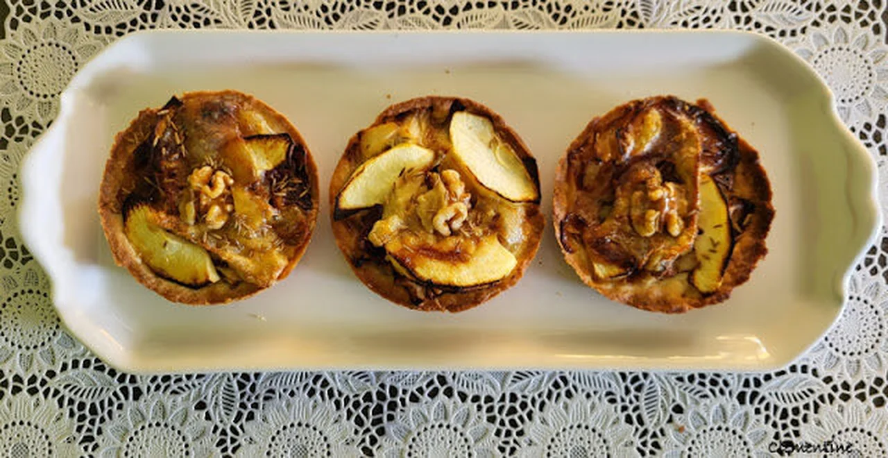 Tartelettes pommes, magret fumé et fromage cathare