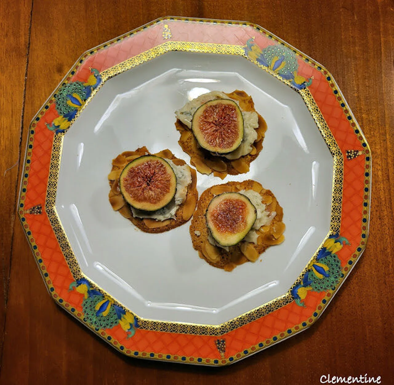 Tuiles aux amandes, gorgonzola et figue