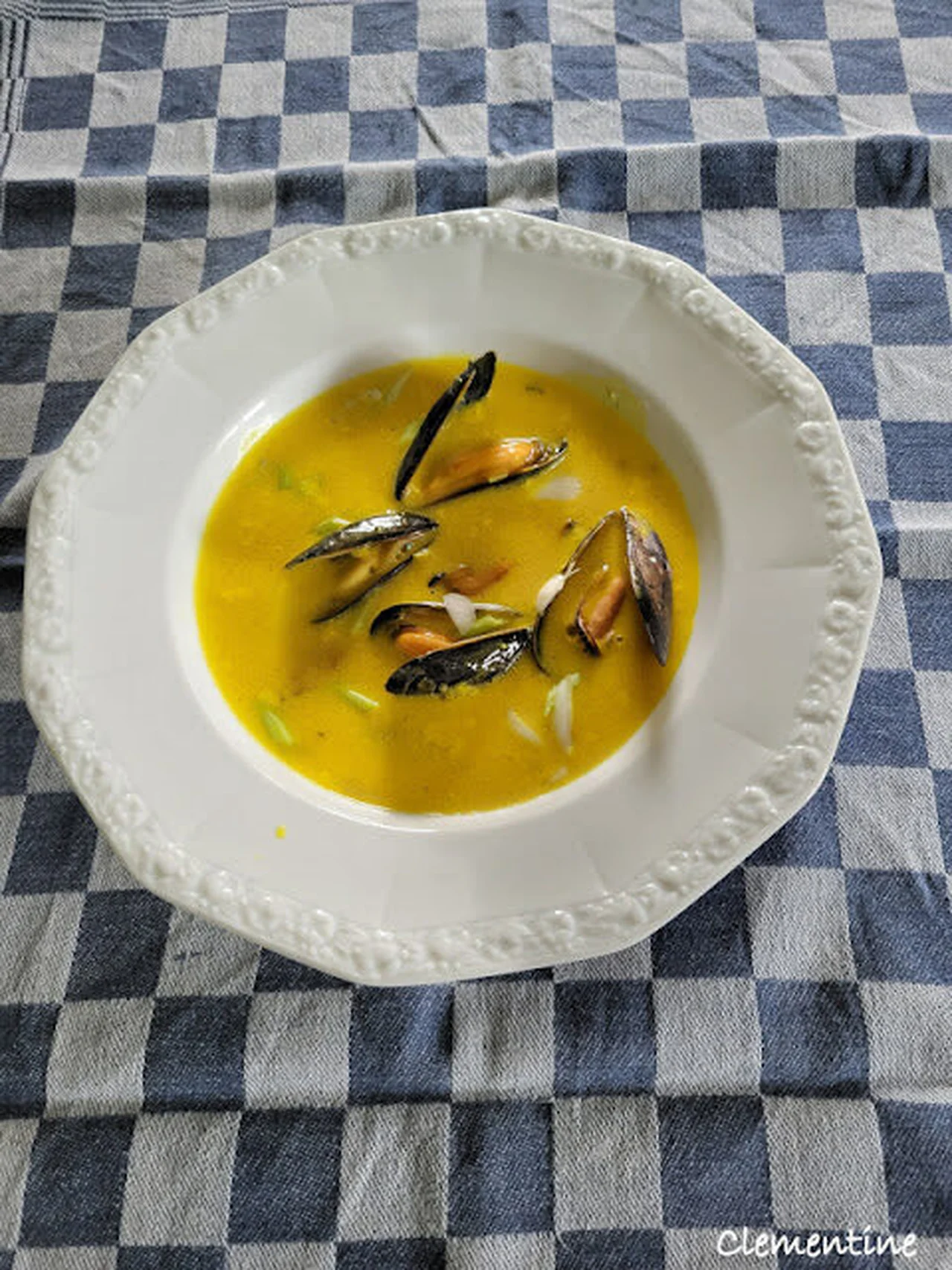 Velouté aux moules, crème et safran