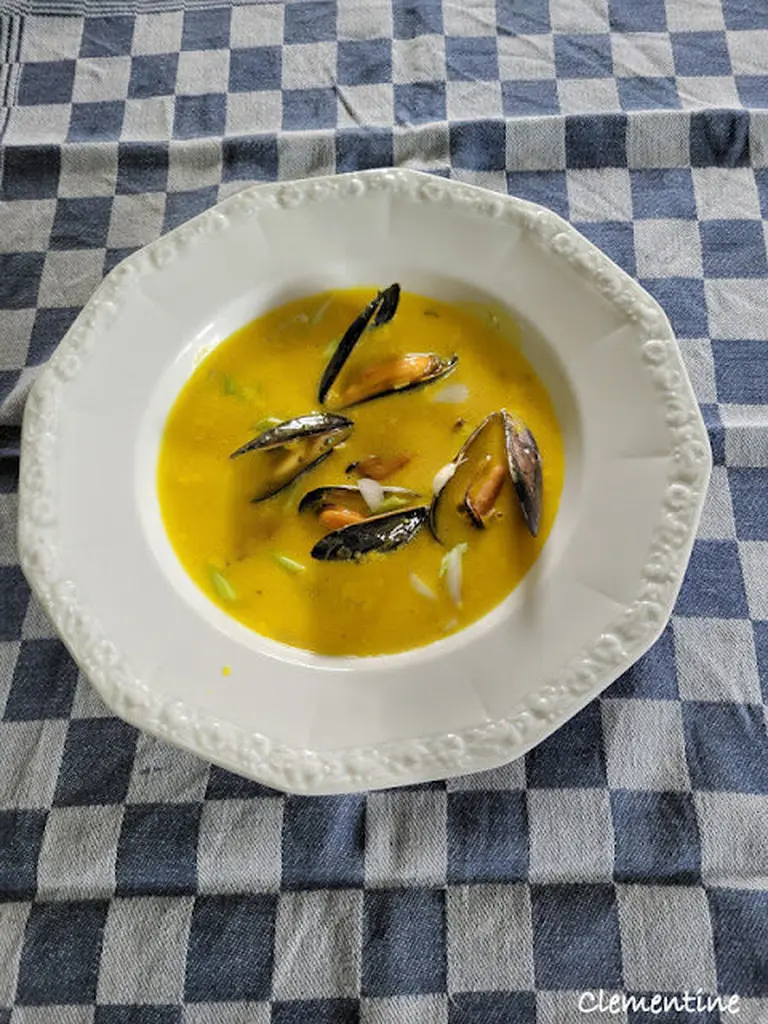 Velouté aux moules, crème et safran