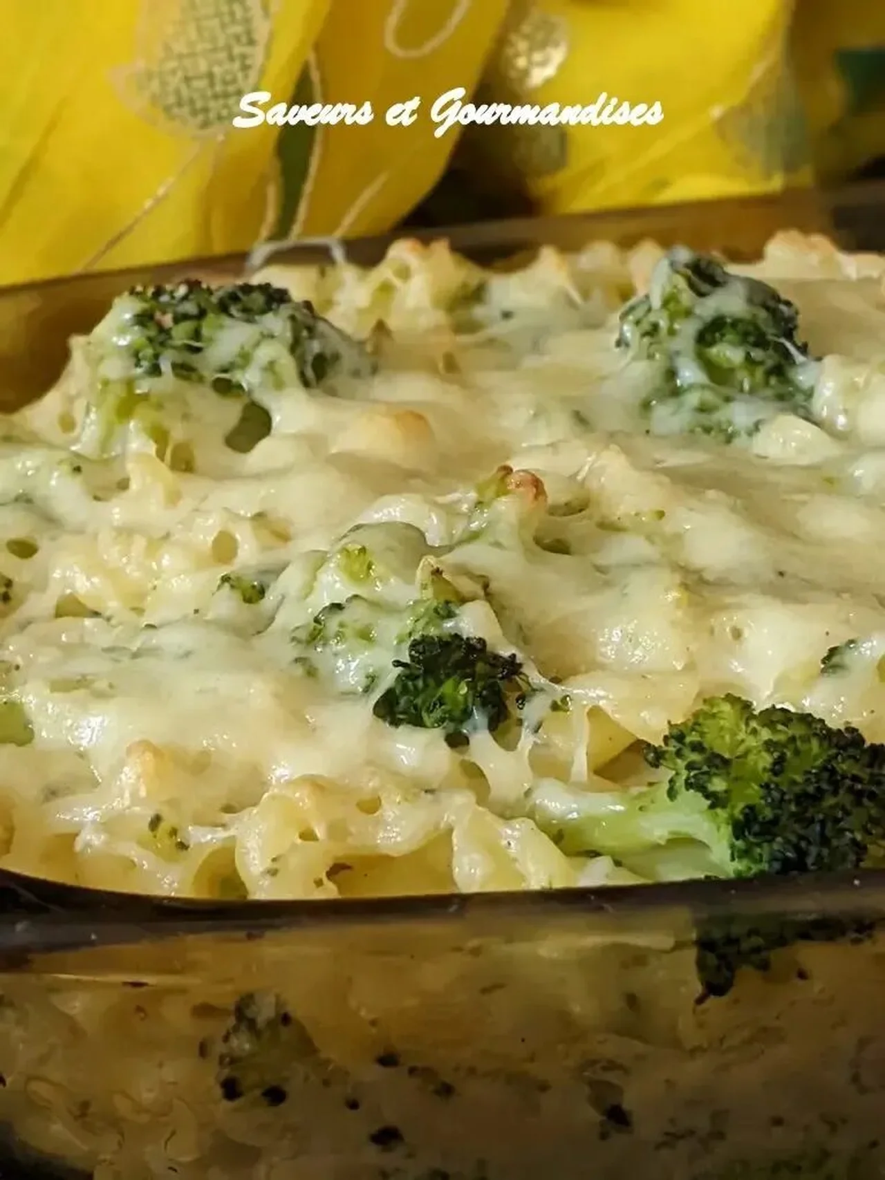 Gratin de pâtes aux brocolis, fromage et ail confit