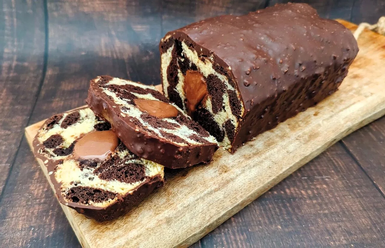 Cake marbré avec glaçage rocher