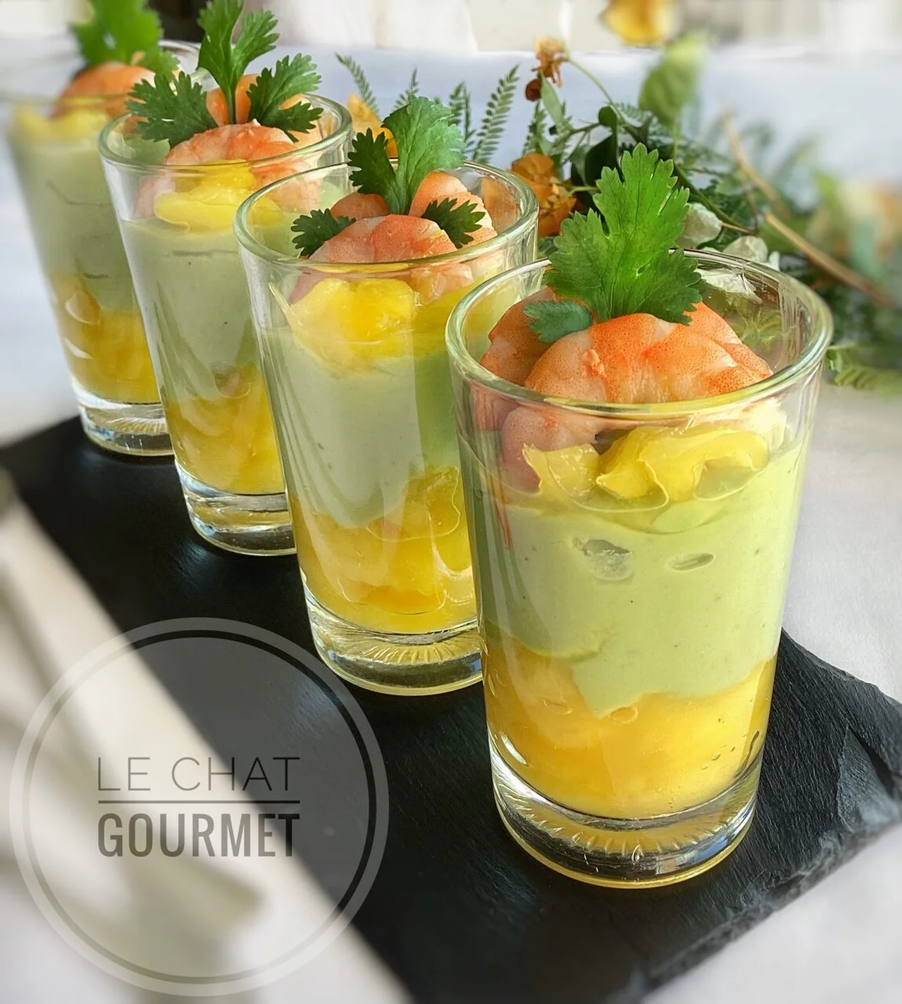 Crémeux d'avocat, crevettes, mangue et sauce thaïe