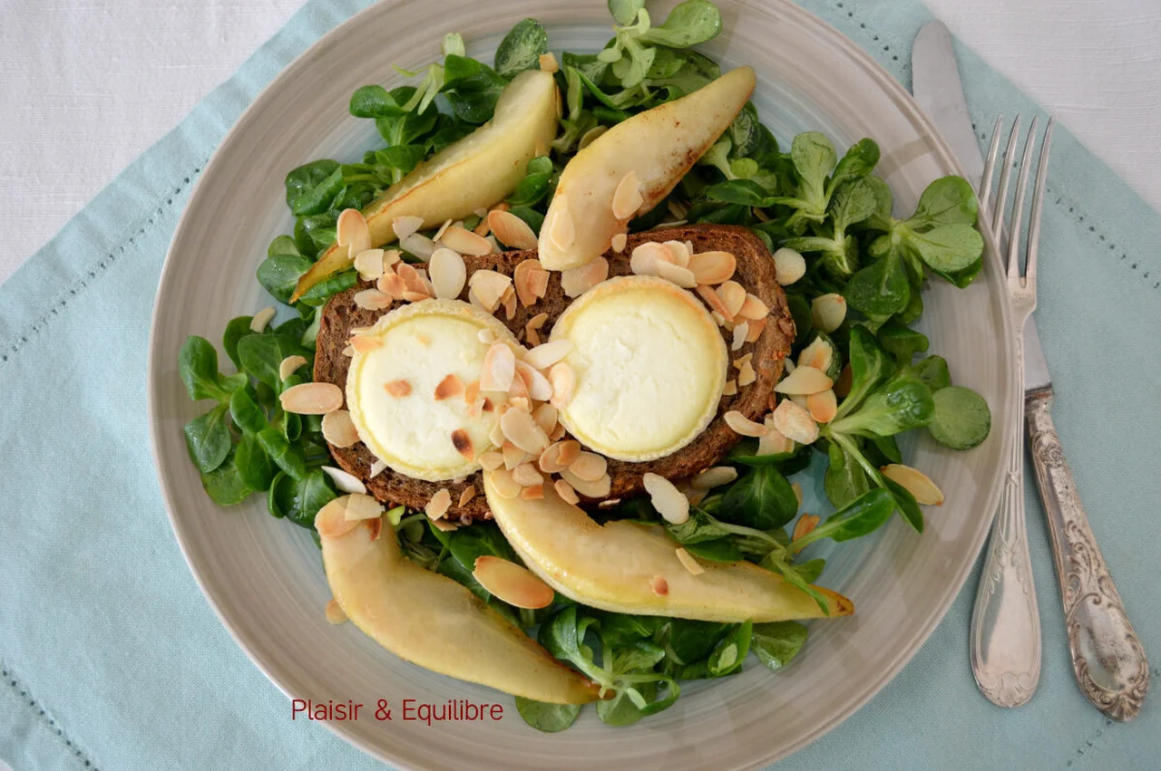 Salade de chèvre, poires, miel et amandes