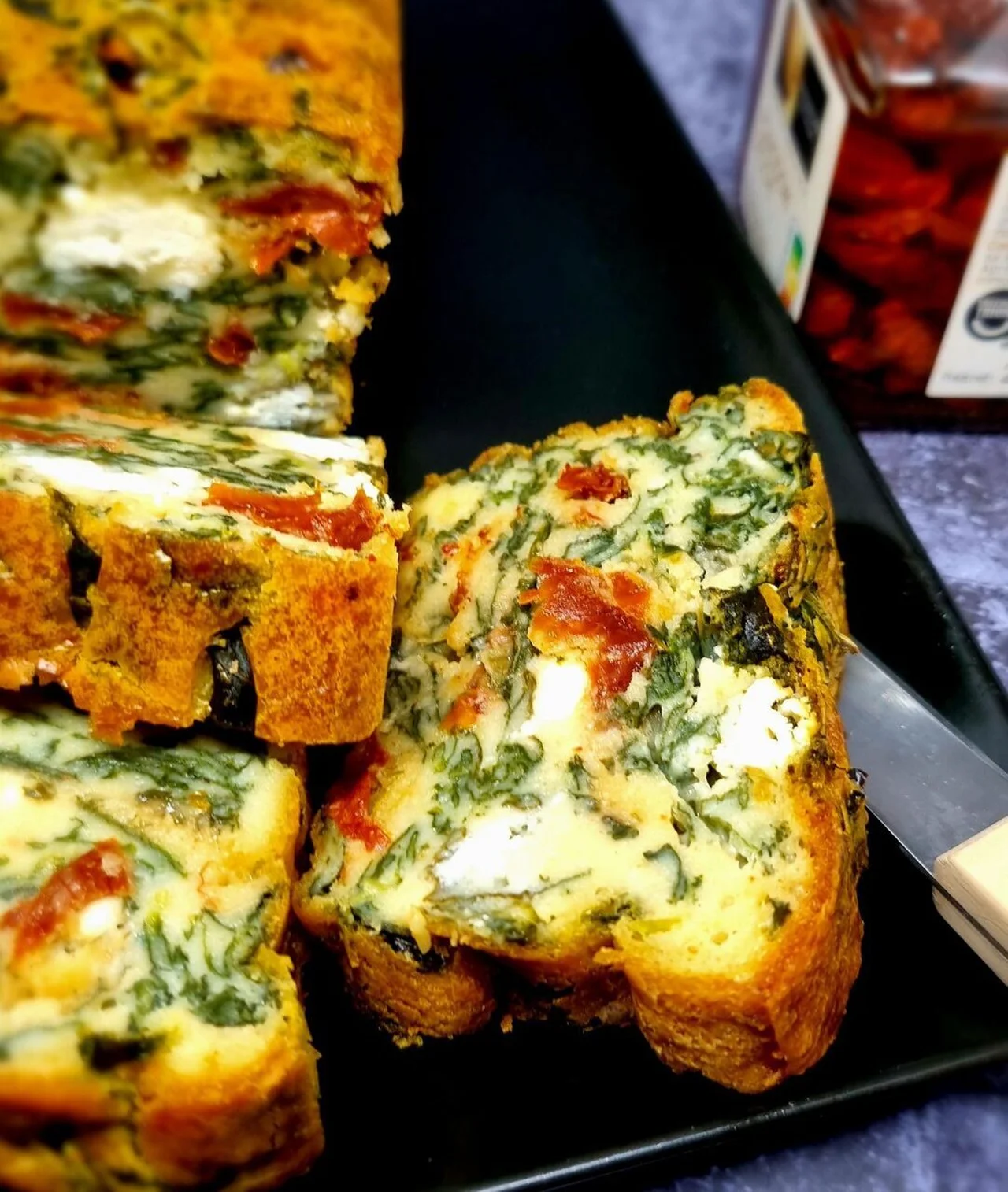 Cake épinard, tomates séchées et feta