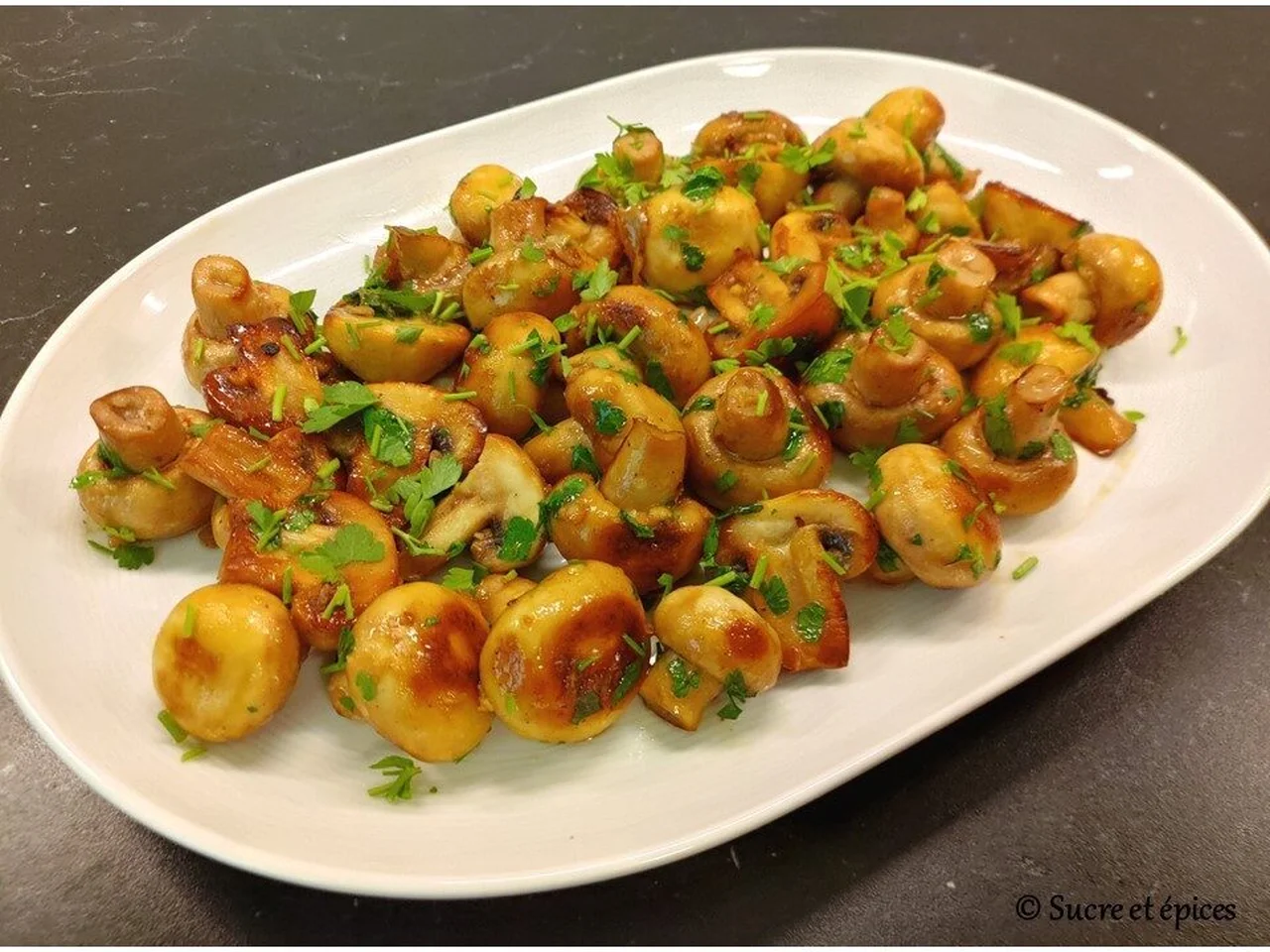 Champignons sautés, ail et persil