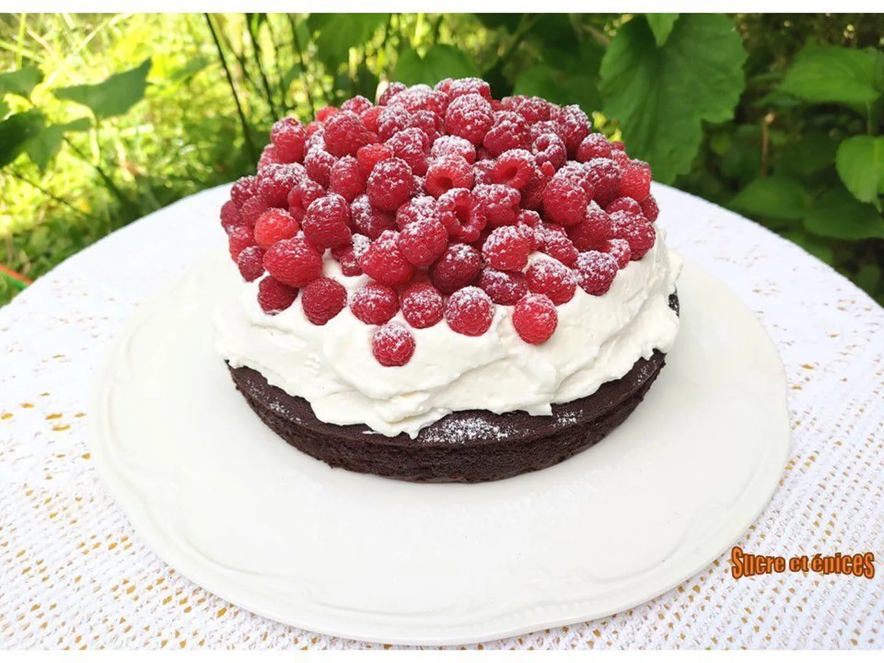 Gâteau chocolat framboises chantilly