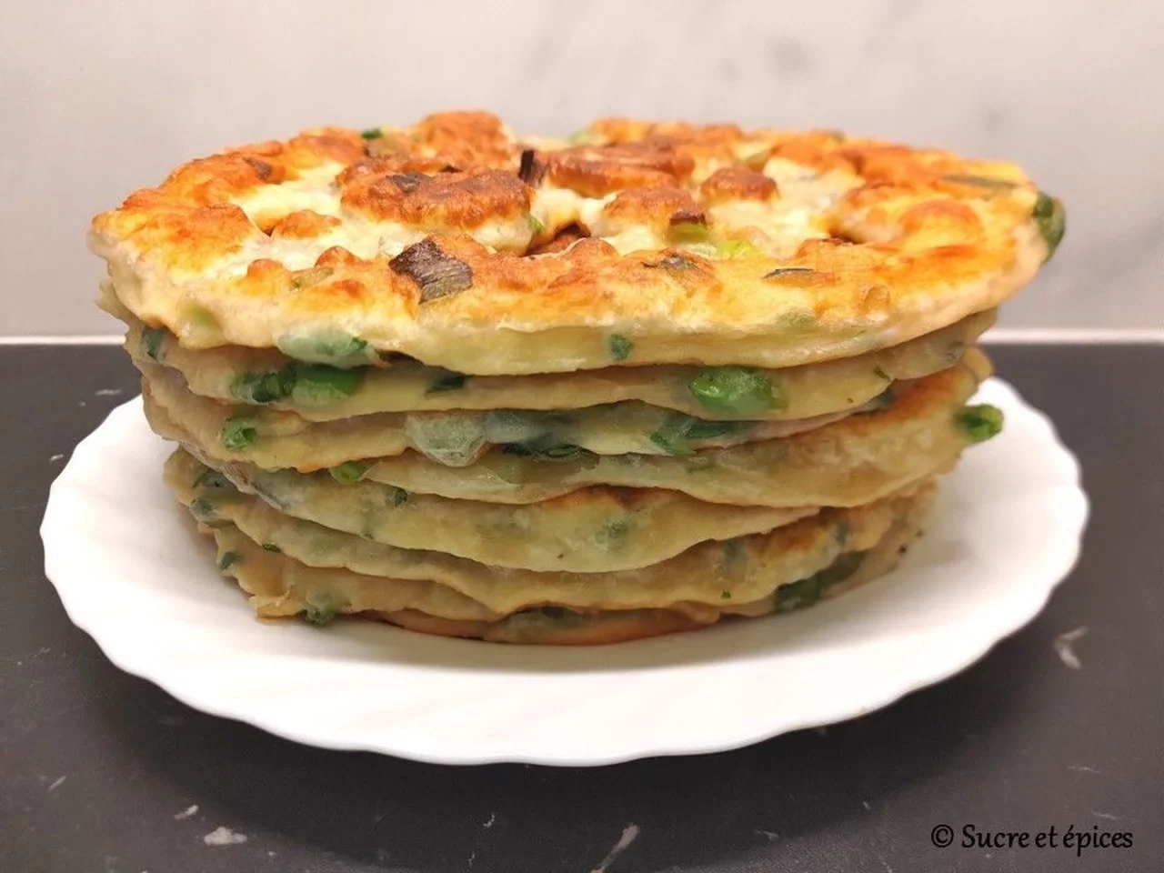 Pains frits aux oignons verts et persil