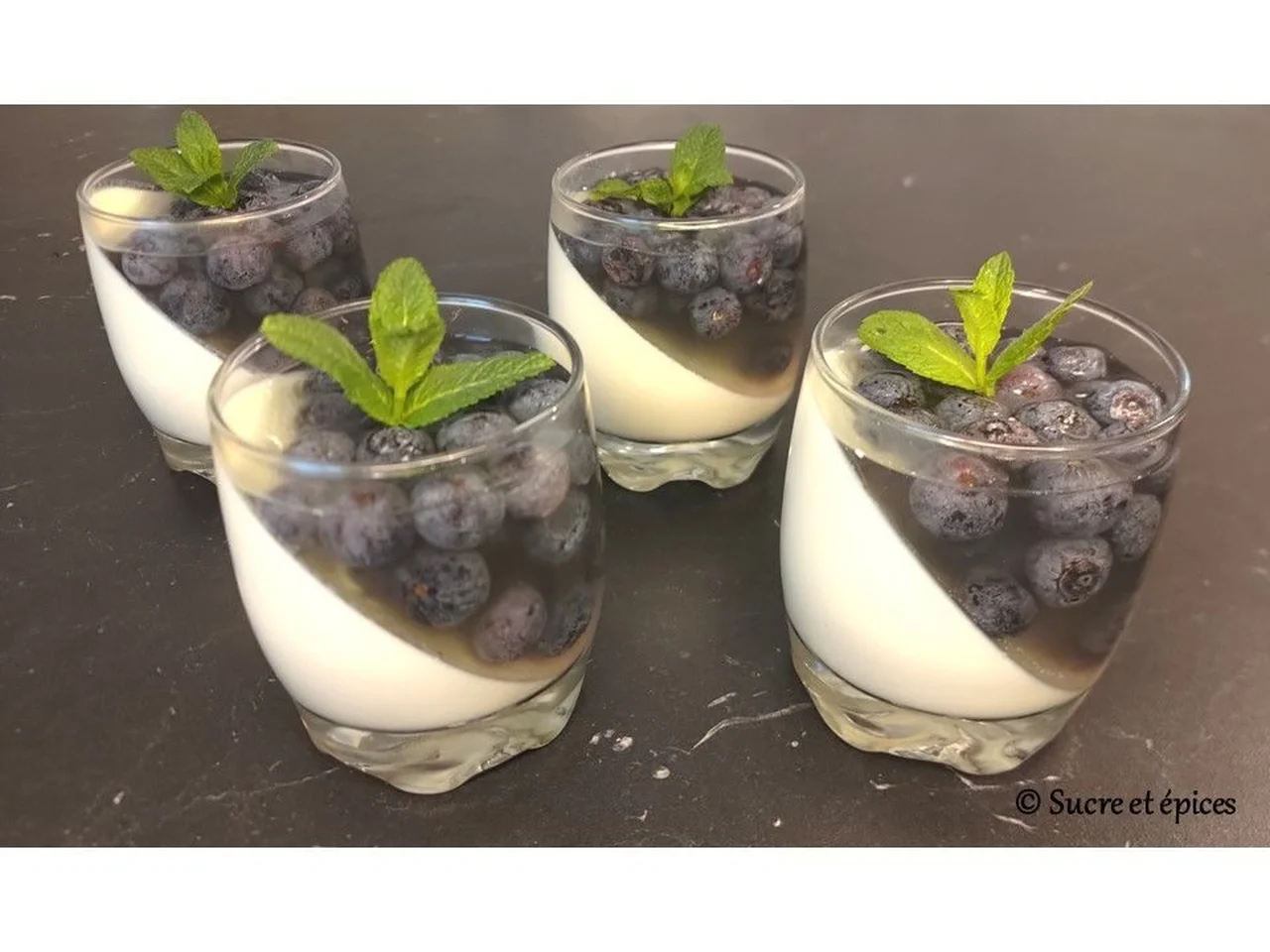 Panna cotta aux myrtilles