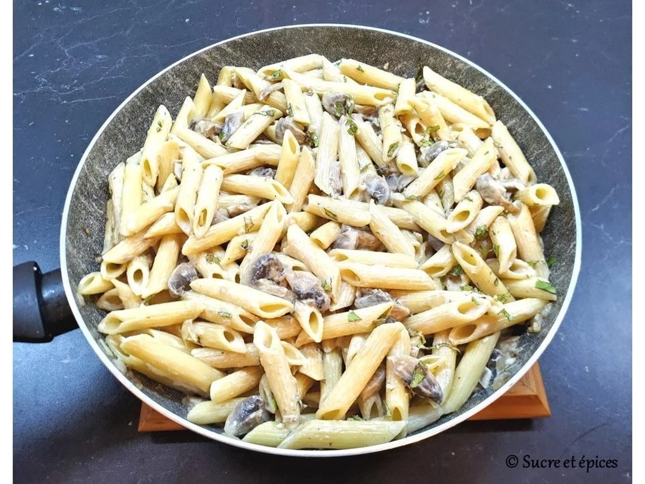 Penne crémeuse aux champignons et moutarde